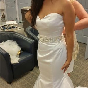 Alfred Angelo size US6 white wedding gown- NWT